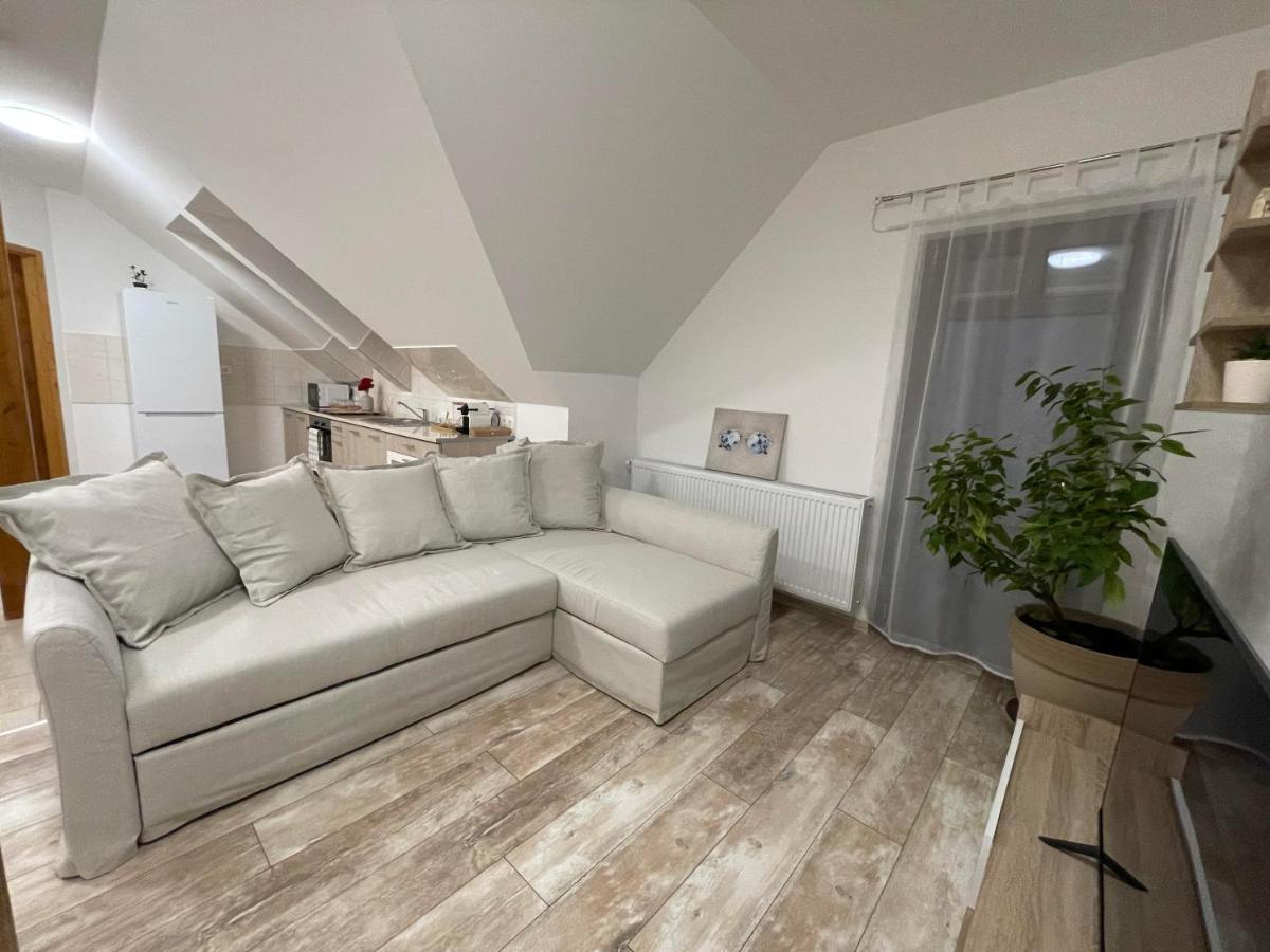 Taverna Apartman Монор Екстериор снимка