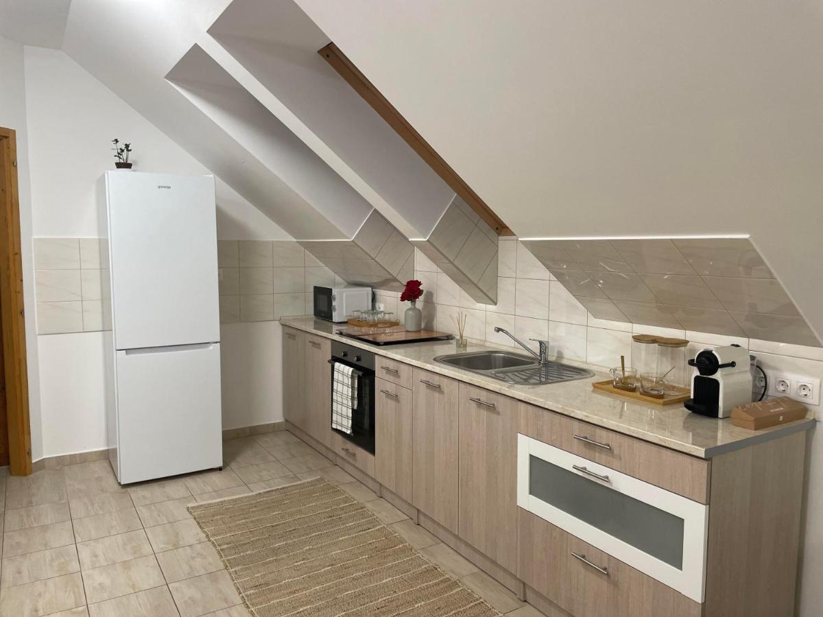 Taverna Apartman Монор Екстериор снимка