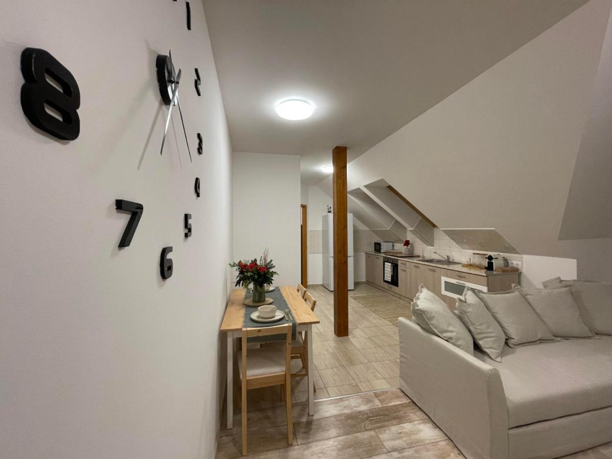Taverna Apartman Монор Екстериор снимка